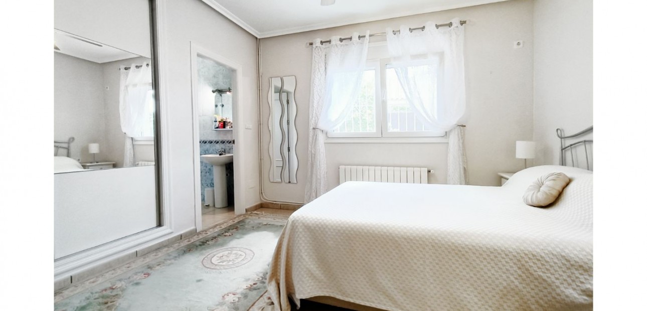 Herverkoop - Detached Villa -
Gea Y Truyols