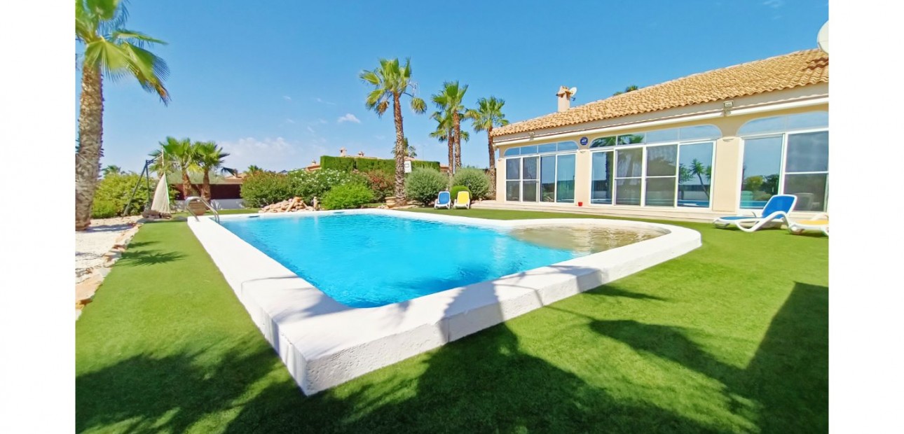 Herverkoop - Detached Villa -
Gea Y Truyols