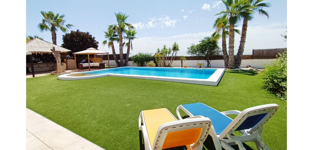 Herverkoop - Detached Villa -
Gea Y Truyols