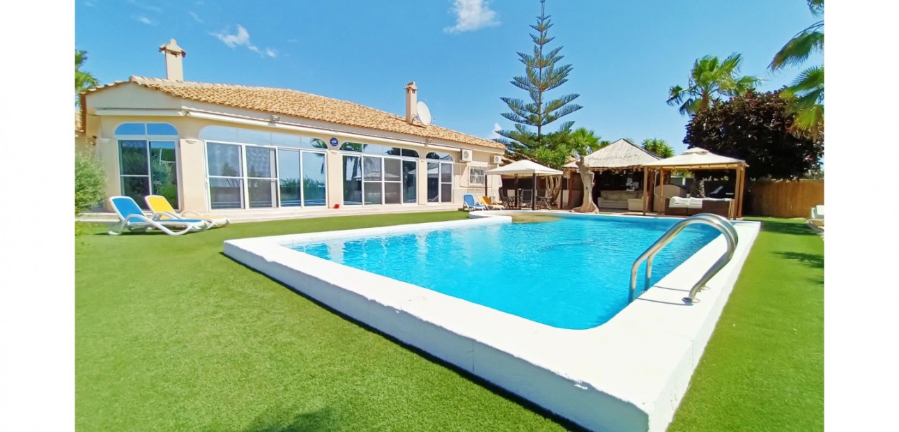 Herverkoop - Detached Villa -
Gea Y Truyols