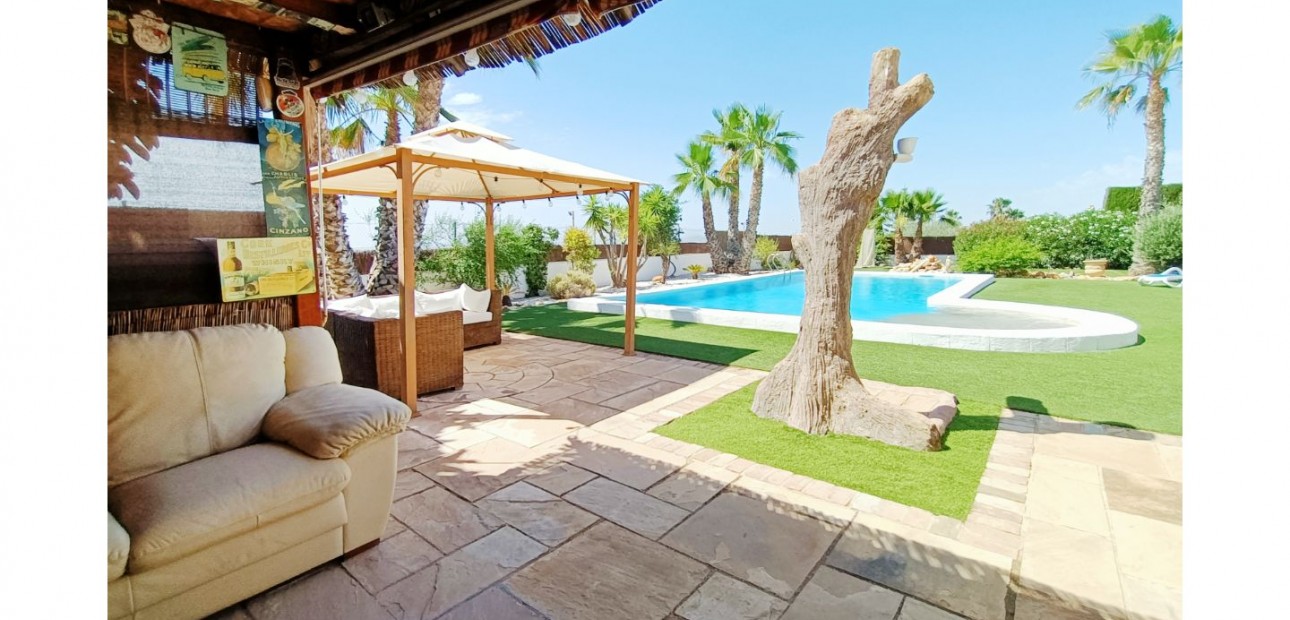 Herverkoop - Detached Villa -
Gea Y Truyols