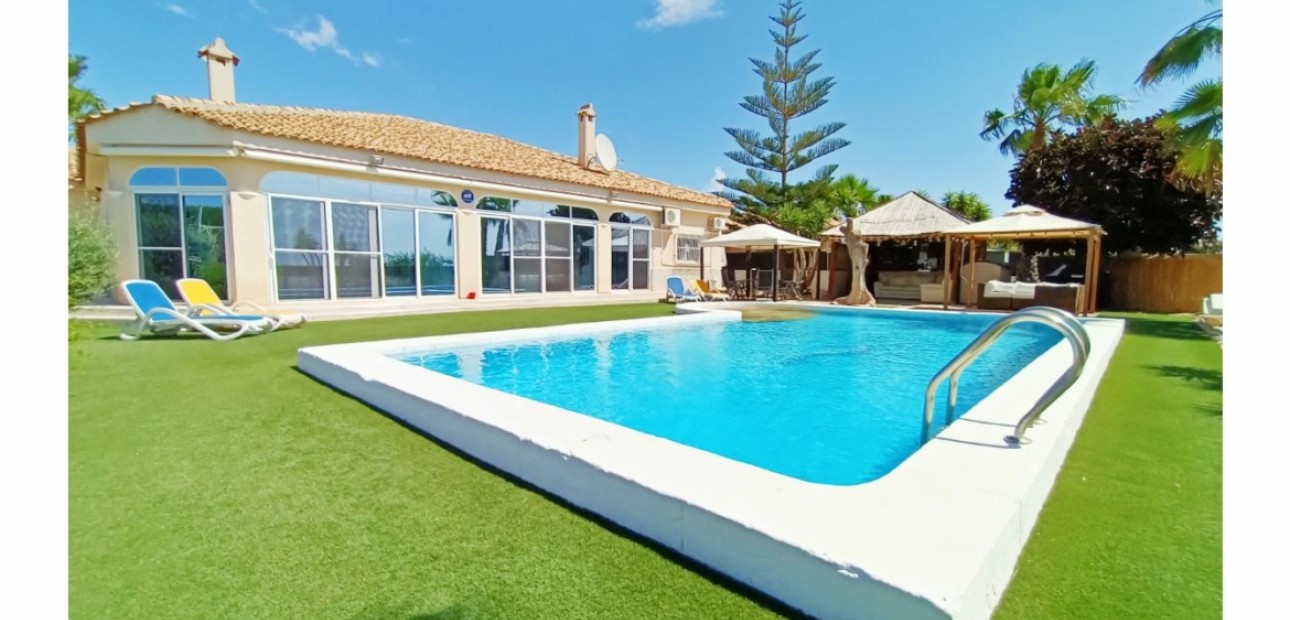 Herverkoop - Detached Villa -
Gea Y Truyols