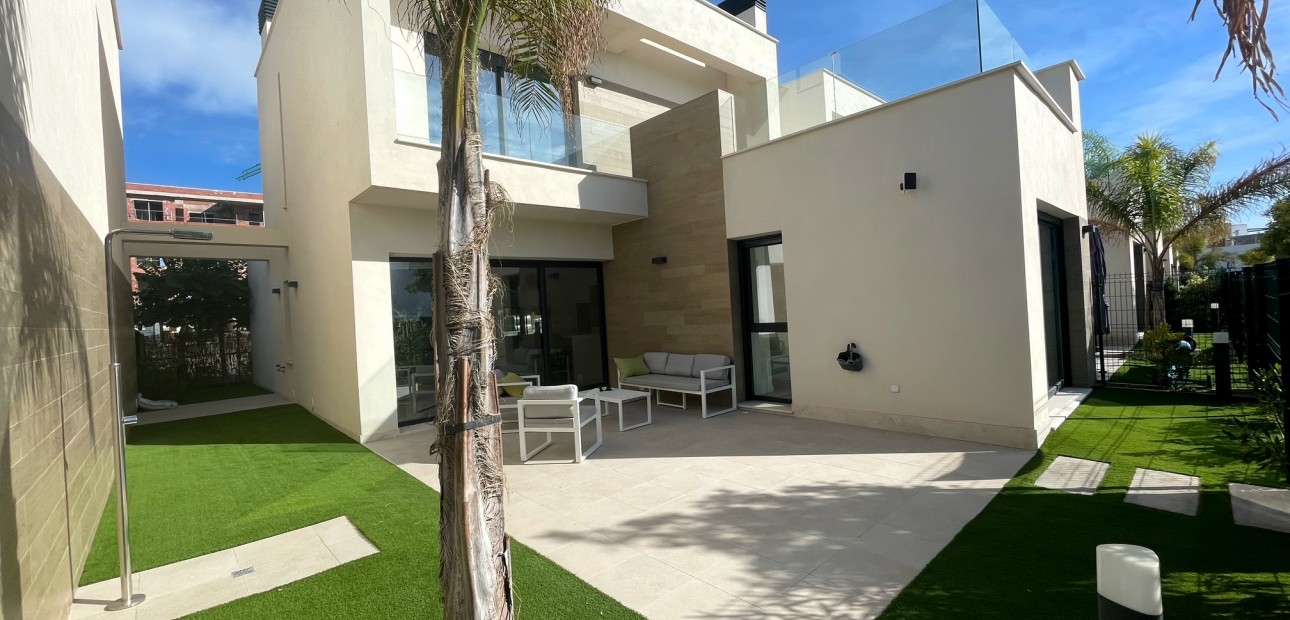 Sale - Detached Villa -
Santa Rosalia Lake and Life Resort