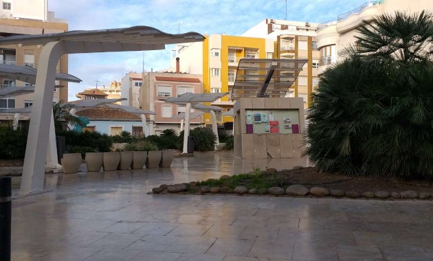 Herverkoop - Appartement / flat -
Torrevieja - El Acequión