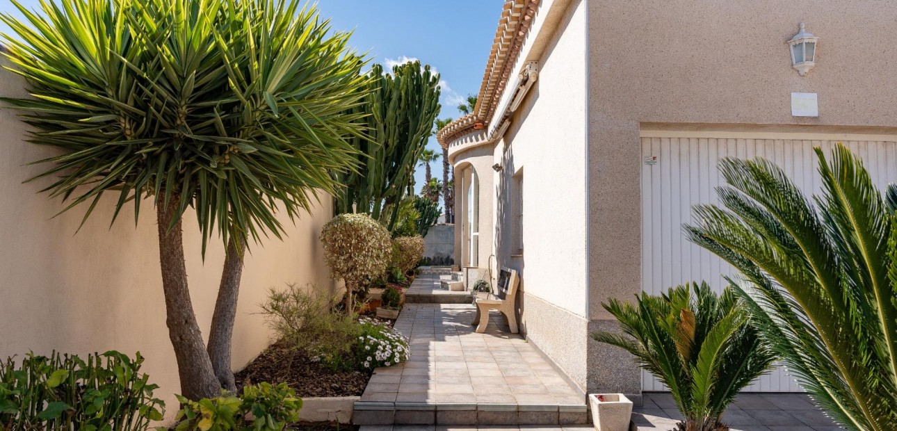 Venta - Villa -
Orihuela Costa - Playa Flamenca