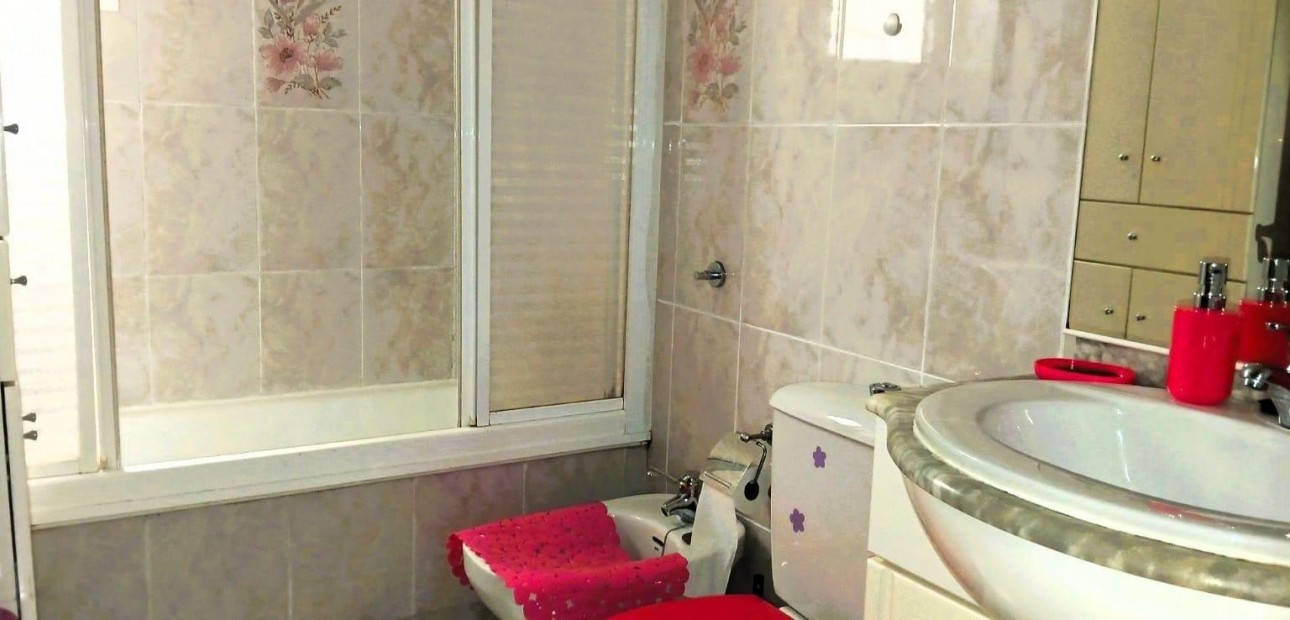 Herverkoop - Appartement / flat -
Torrevieja - Estacion de autobuses