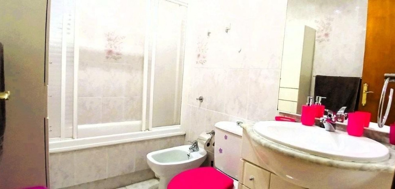 Herverkoop - Appartement / flat -
Torrevieja - Estacion de autobuses