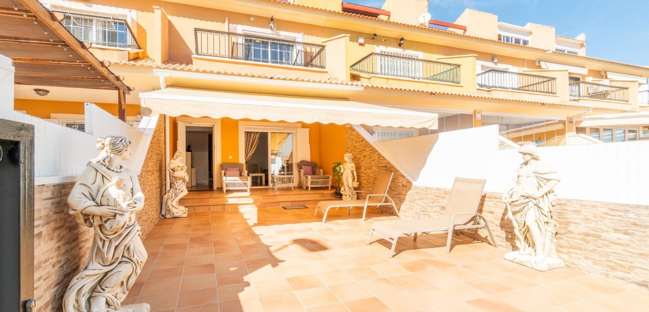 Venta - Terraced house -
Orihuela Costa - Villamartin