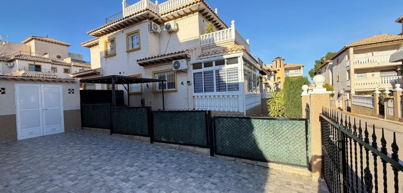 Venta - Terraced house -
Orihuela Costa - Las Filipinas