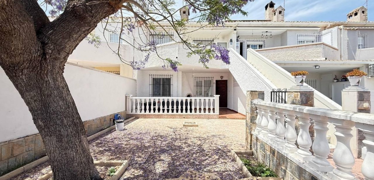 Venta - Bungalow -
Orihuela Costa - La Regia