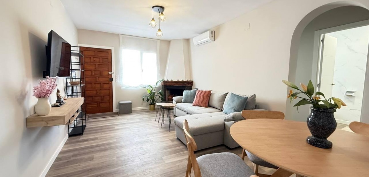 Venta - Bungalow -
Orihuela Costa - La Regia