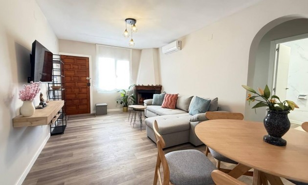 Venta - Bungalow -
Orihuela Costa - La Regia