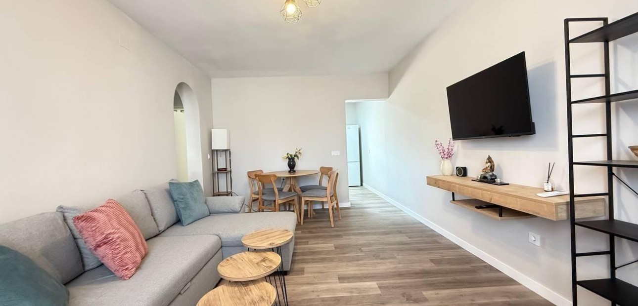 Venta - Bungalow -
Orihuela Costa - La Regia