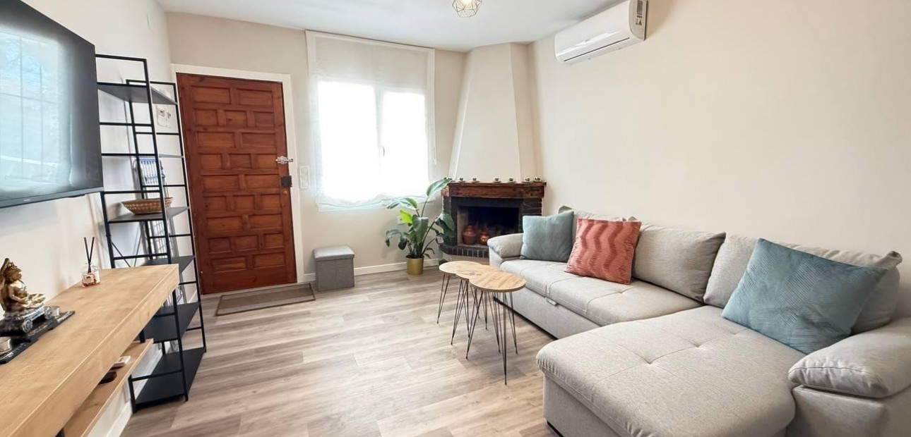 Venta - Bungalow -
Orihuela Costa - La Regia