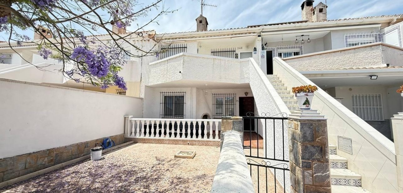 Venta - Bungalow -
Orihuela Costa - La Regia