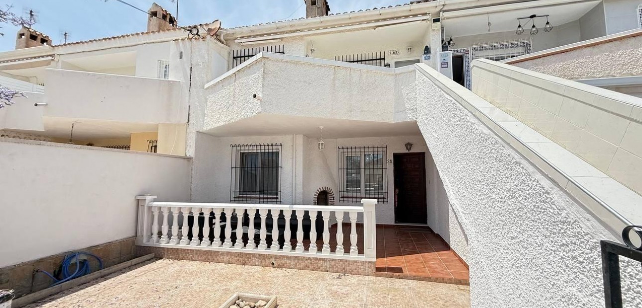 Venta - Bungalow -
Orihuela Costa - La Regia