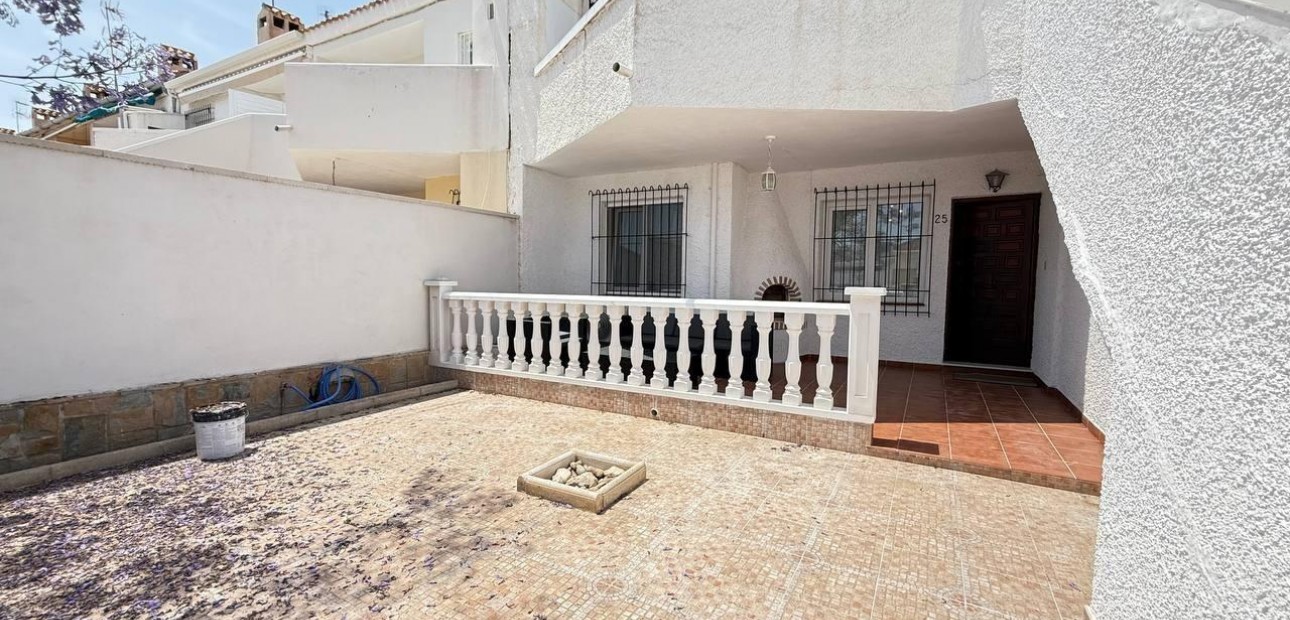 Venta - Bungalow -
Orihuela Costa - La Regia