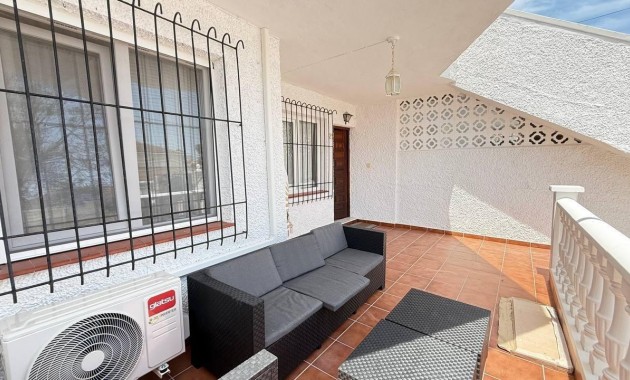 Venta - Bungalow -
Orihuela Costa - La Regia