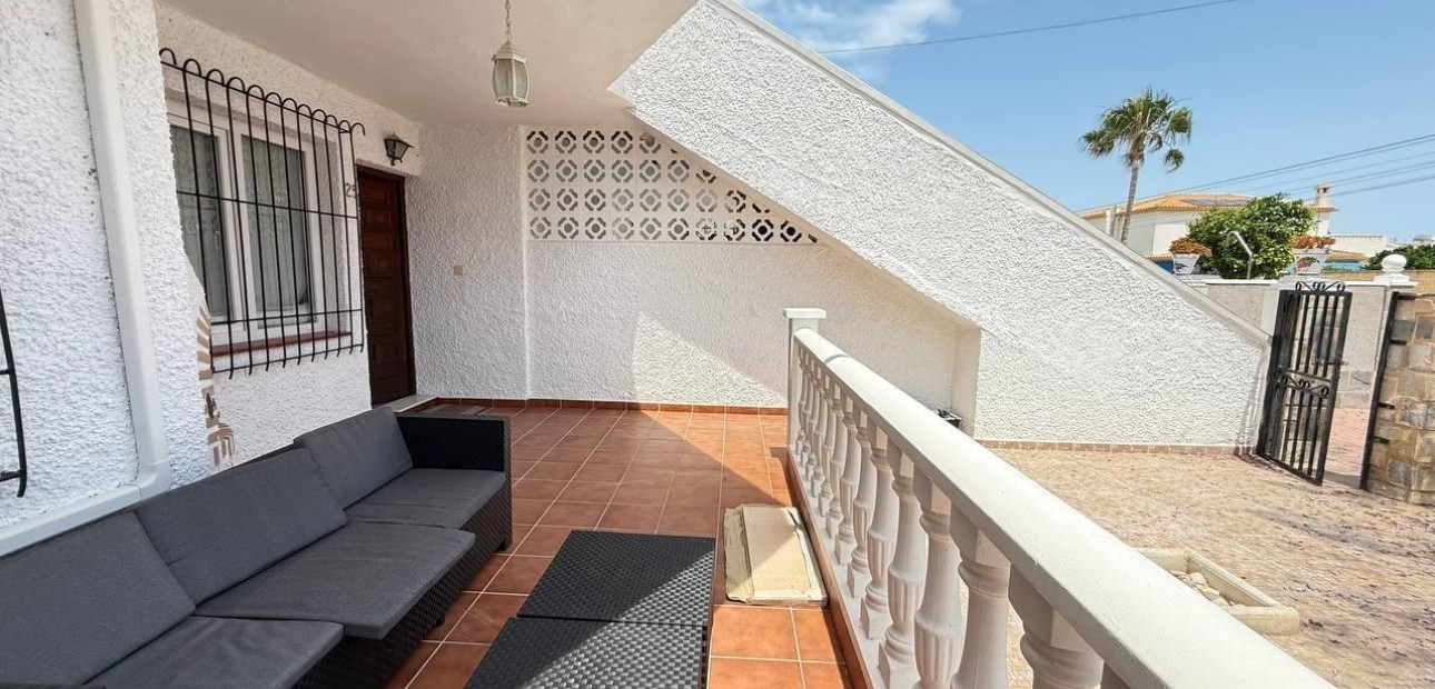 Venta - Bungalow -
Orihuela Costa - La Regia