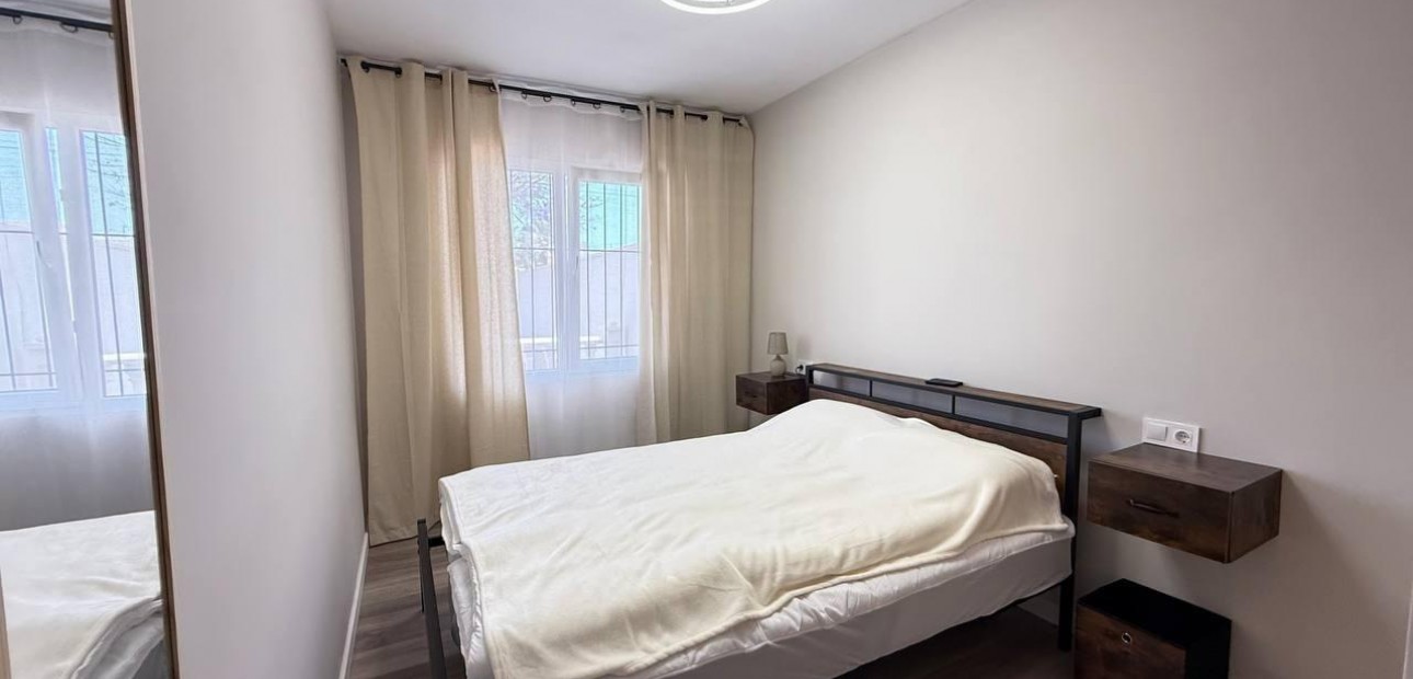 Venta - Bungalow -
Orihuela Costa - La Regia