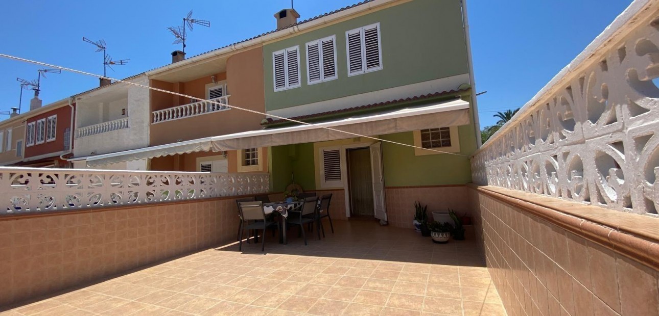 Venta - Terraced house -
Torrevieja - Playa de los Naufragos