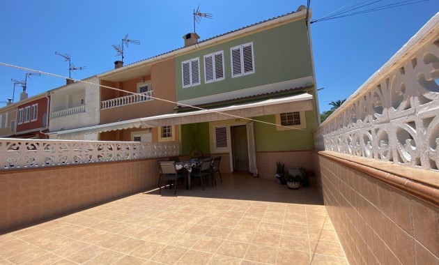 Venta - Terraced house -
Torrevieja - Playa de los Naufragos