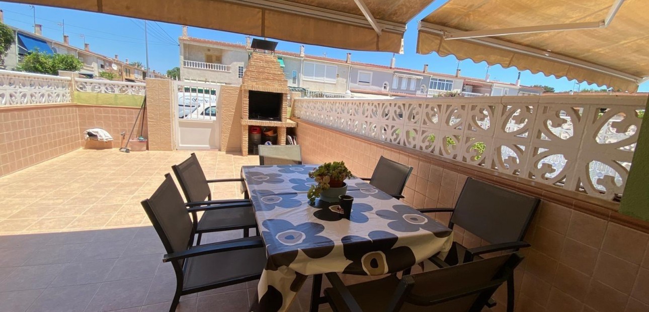 Venta - Terraced house -
Torrevieja - Playa de los Naufragos