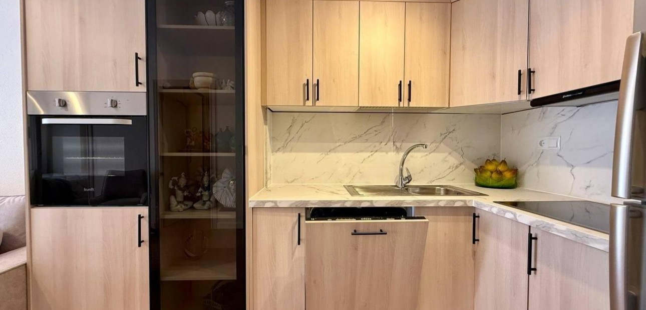 Venta - Apartamento / piso -
Torrevieja - Estacion de autobuses