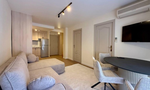 Venta - Apartamento / piso -
Torrevieja - Estacion de autobuses