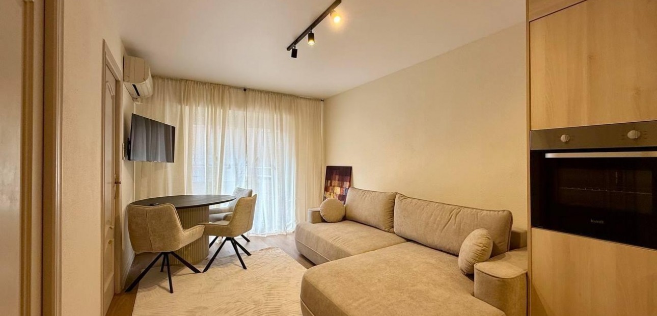 Venta - Apartamento / piso -
Torrevieja - Estacion de autobuses