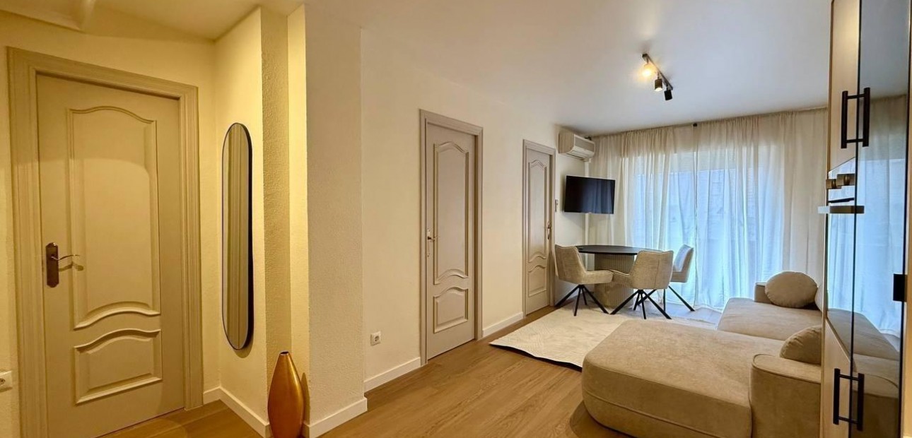 Venta - Apartamento / piso -
Torrevieja - Estacion de autobuses