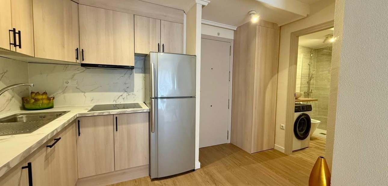 Venta - Apartamento / piso -
Torrevieja - Estacion de autobuses