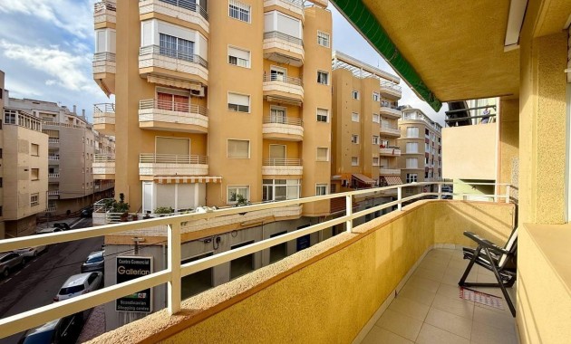 Venta - Apartamento / piso -
Torrevieja - Estacion de autobuses