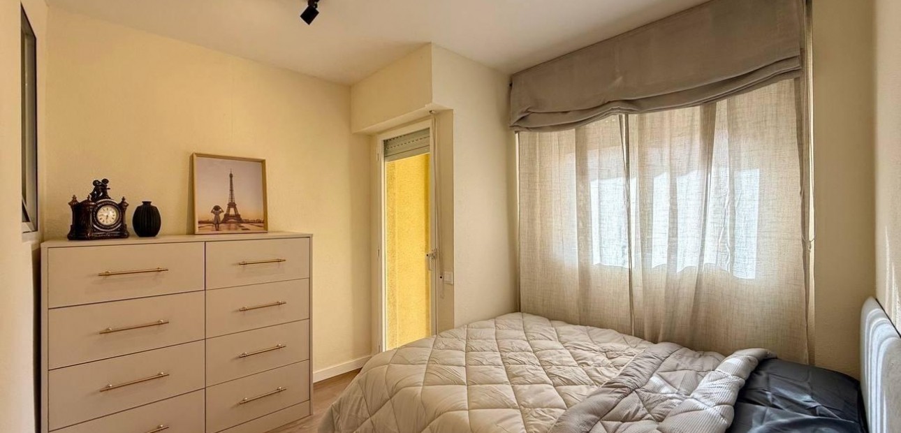 Venta - Apartamento / piso -
Torrevieja - Estacion de autobuses