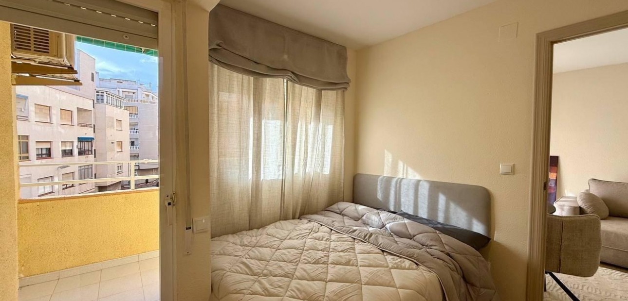 Venta - Apartamento / piso -
Torrevieja - Estacion de autobuses