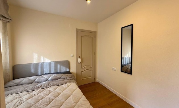 Venta - Apartamento / piso -
Torrevieja - Estacion de autobuses