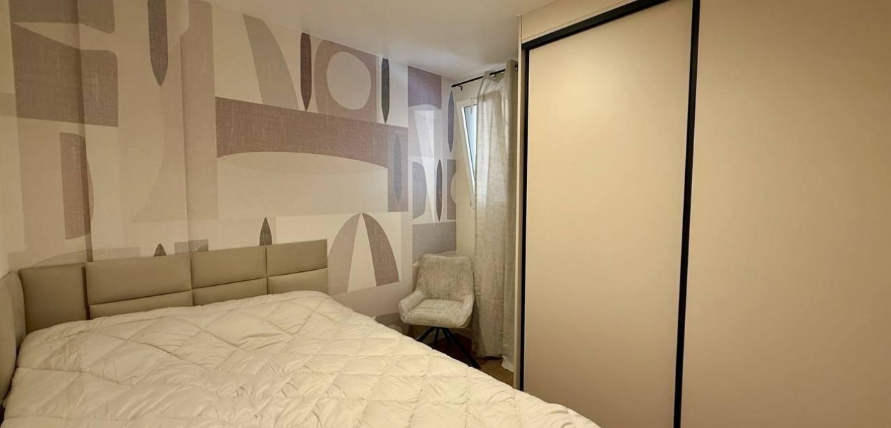 Venta - Apartamento / piso -
Torrevieja - Estacion de autobuses