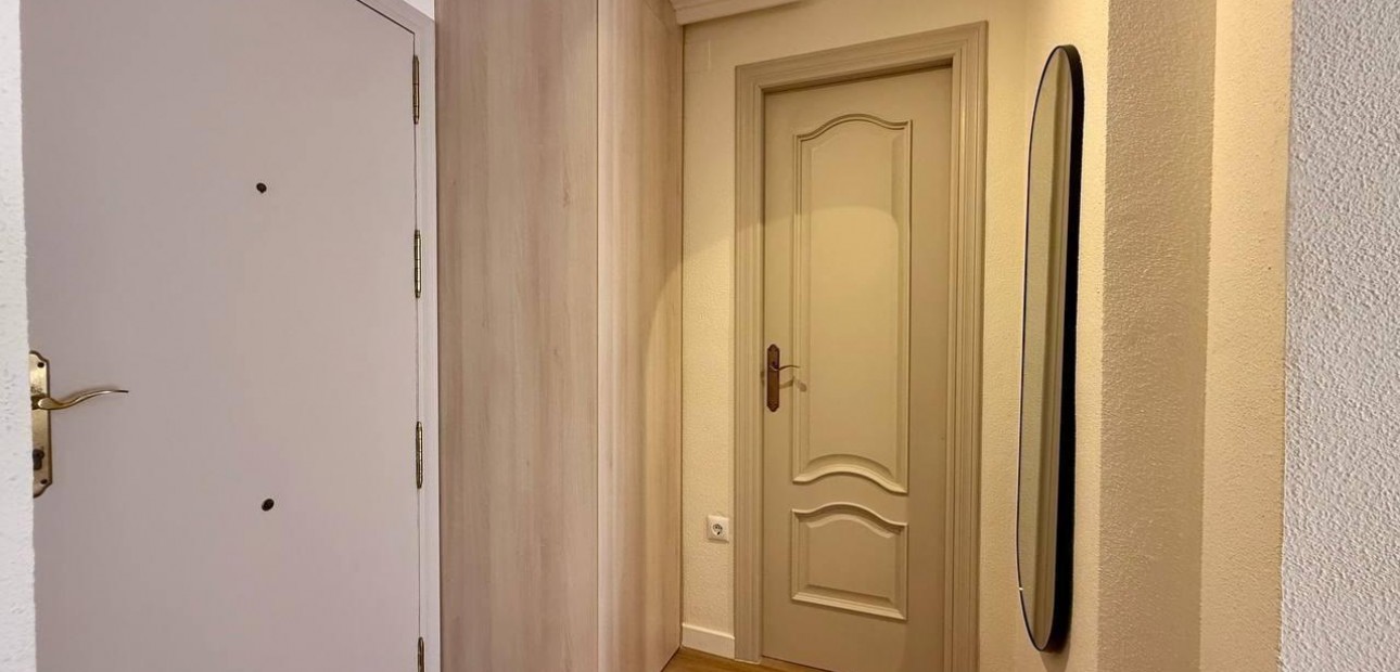 Venta - Apartamento / piso -
Torrevieja - Estacion de autobuses