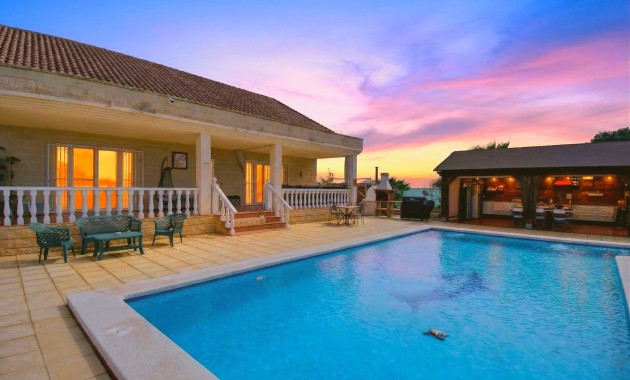 Sale - Finca -
Albatera