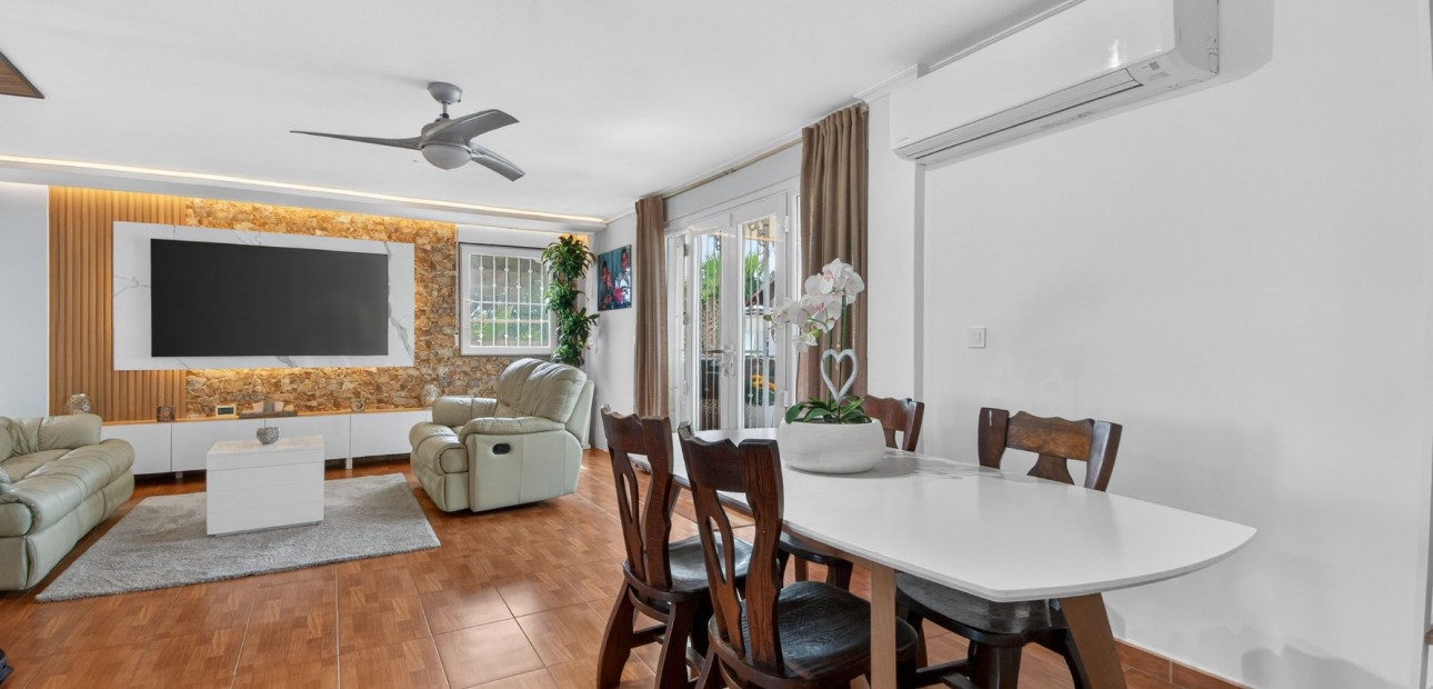 Sale - Finca -
Albatera