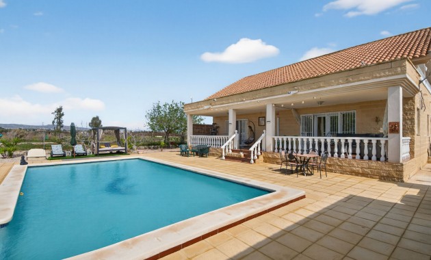 Sale - Finca -
Albatera