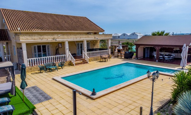 Sale - Finca -
Albatera