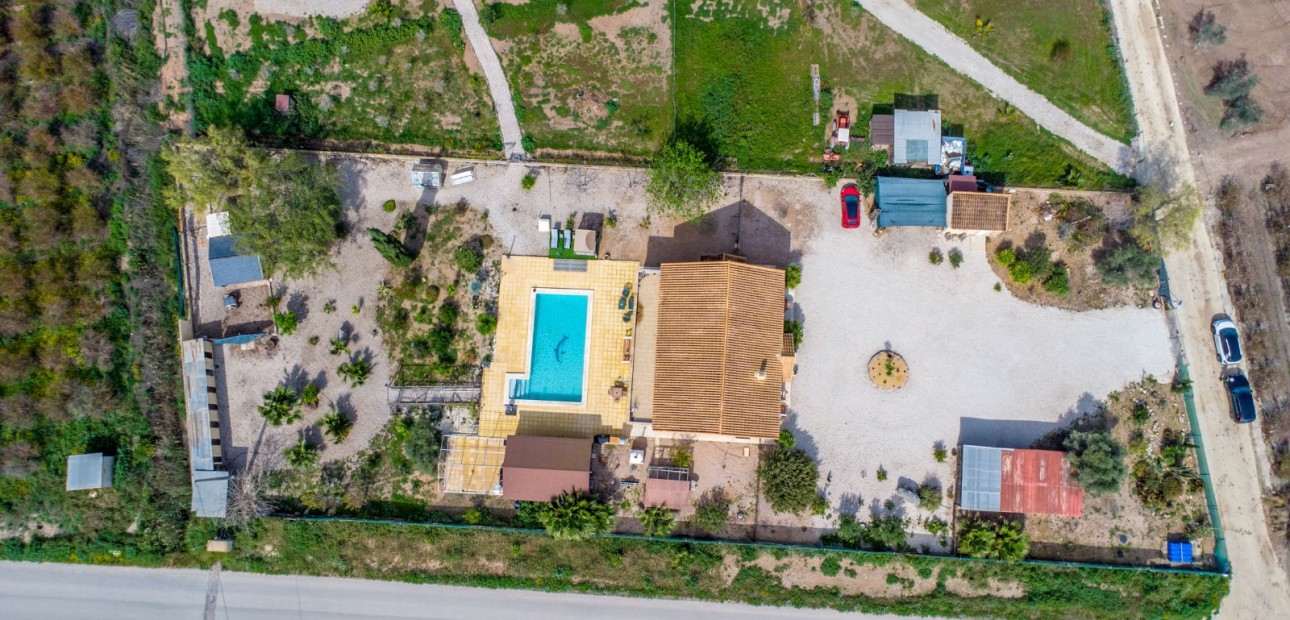 Sale - Finca -
Albatera