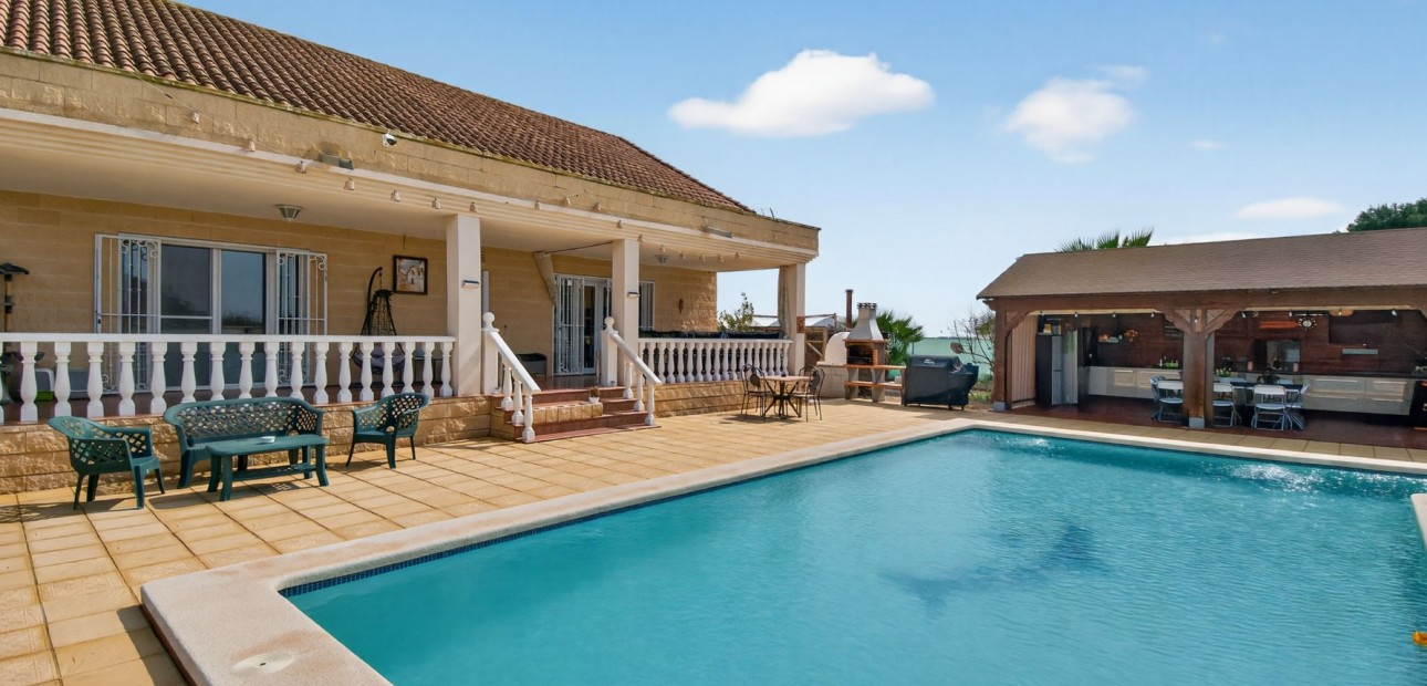 Sale - Finca -
Albatera