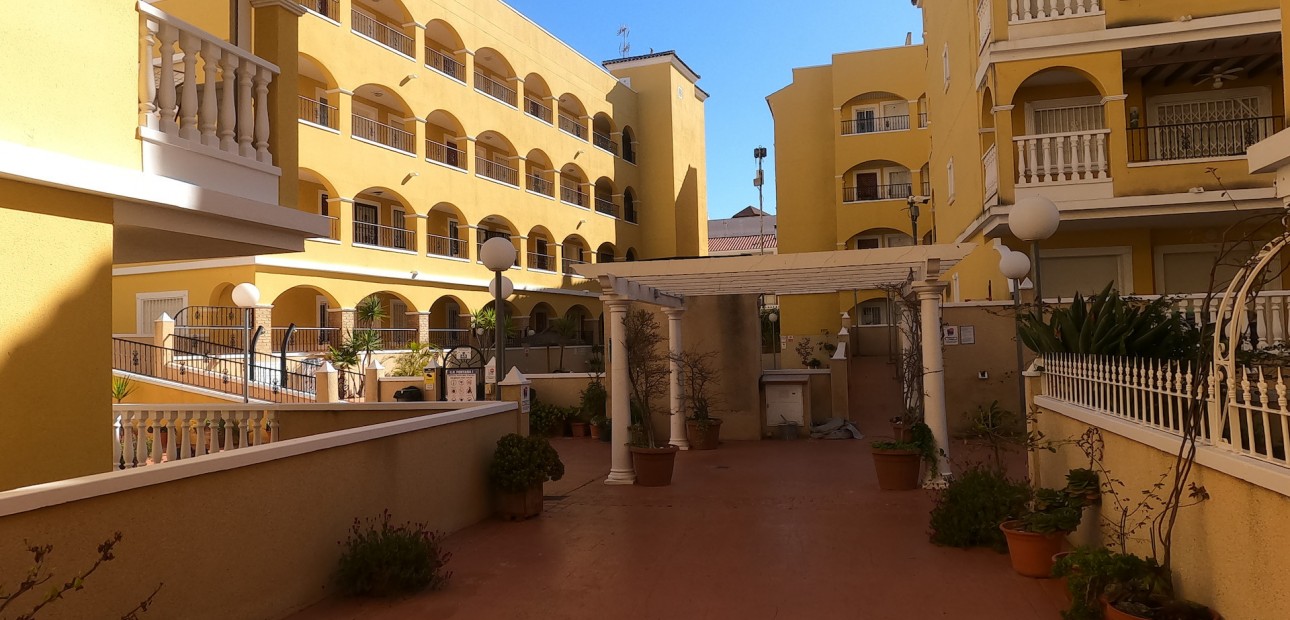 Venta - Apartamento / piso -
Algorfa - La Finca Golf Resort