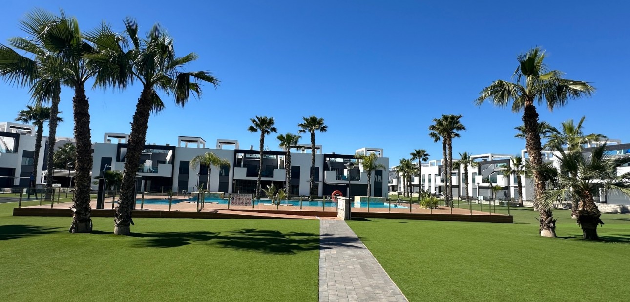 Venta - Apartamento / piso -
Guardamar del Segura - Guardamar - El Raso