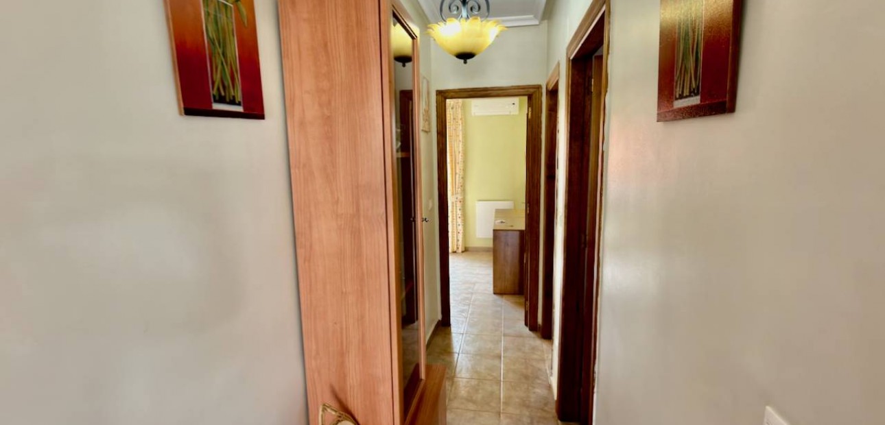 Sale - Villa -
El Raso