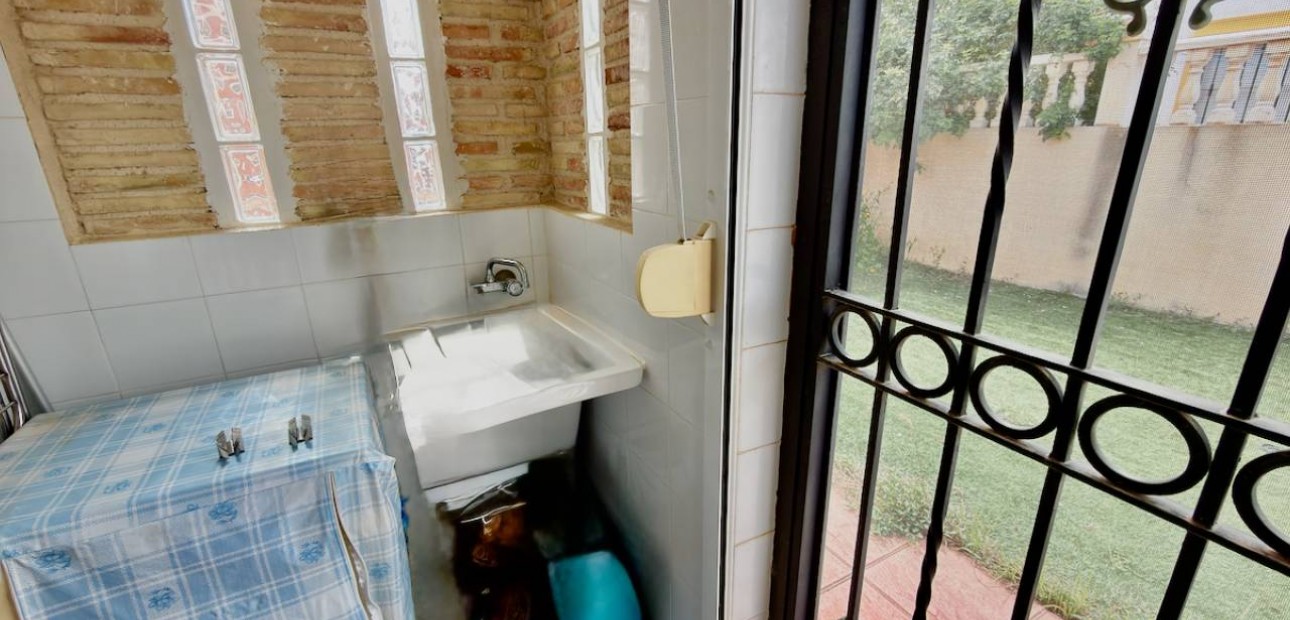 Sale - Villa -
El Raso