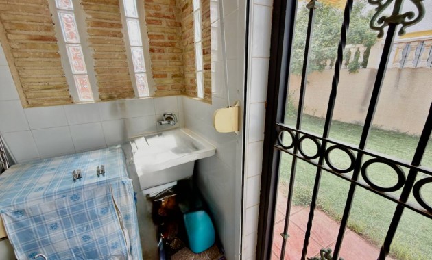 Sale - Villa -
El Raso