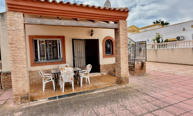 Sale - Villa -
El Raso